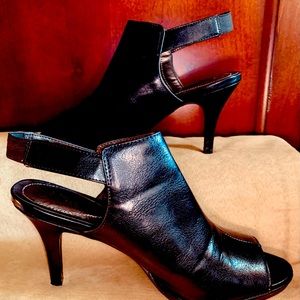 Lifestride slide on with heel strap.